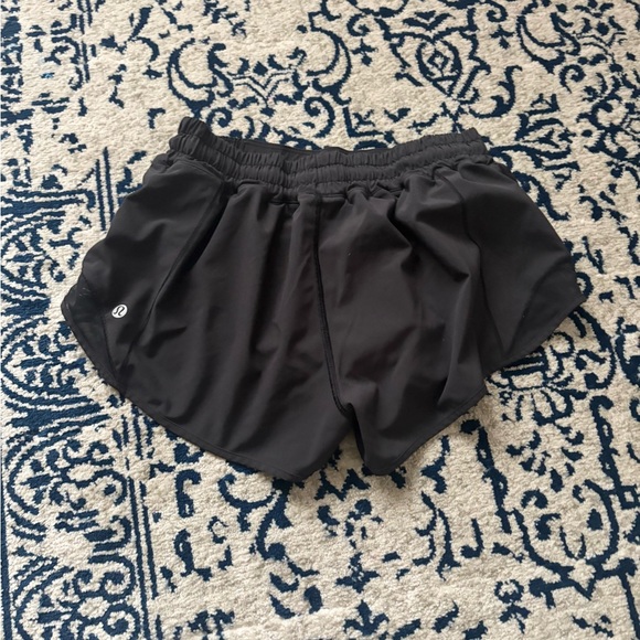 Lululemon Hotty Hot Short II *2.5" Black Size 6 - Picture 5 of 7